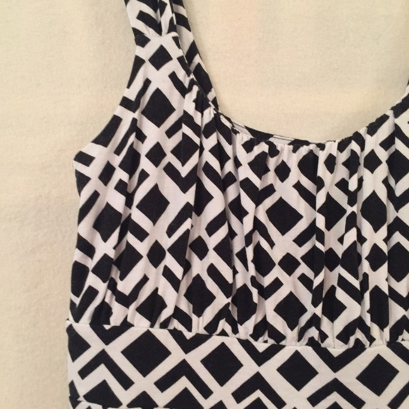 Ann Taylor black & white geometric print stretch sleeveless dress - Picture 4 of 7